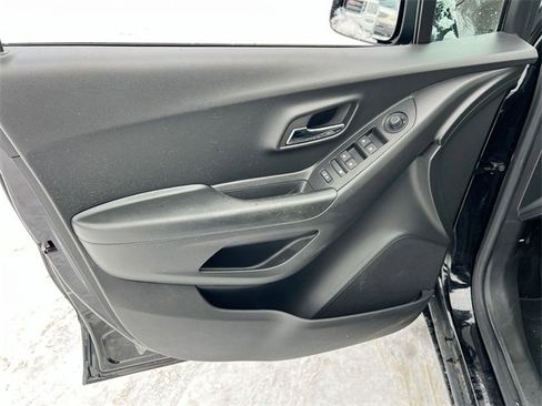 Used 2022 Chevrolet Trax LS w/ Tint and Cruise Package image 21