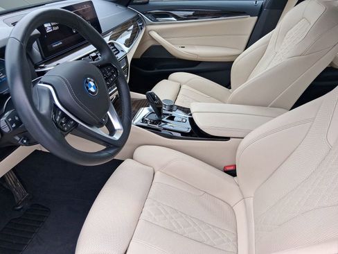 Certified 2023 BMW 530e w/ Executive Package image 5