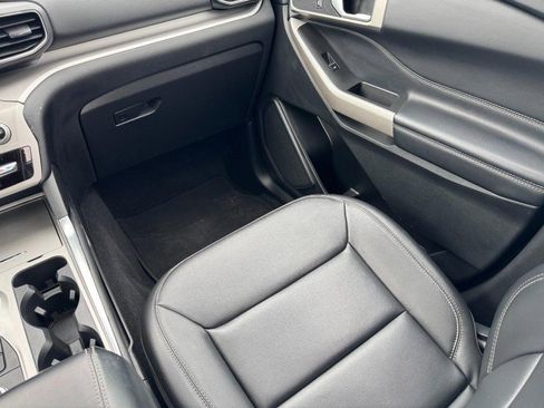 Used 2023 Ford Explorer XLT w/ Equipment Group 202A image 16