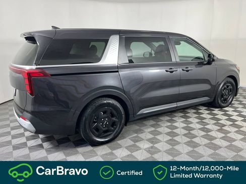 Used 2025 Kia Carnival FWD image 8
