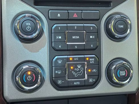 Used 2013 Ford F350 Lariat w/ Lariat Ultimate Pkg AWD/4WD image 46