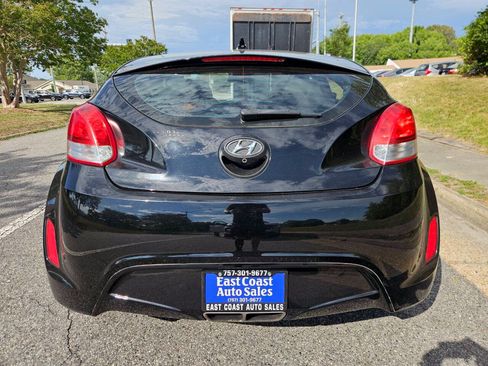 Used 2017 Hyundai Veloster Value Edition FWD image 3