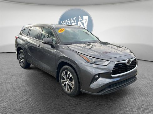 Used 2022 Toyota Highlander XLE image 1