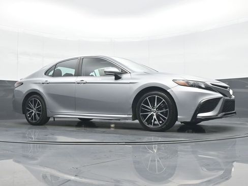 Used 2023 Toyota Camry SE FWD image 32