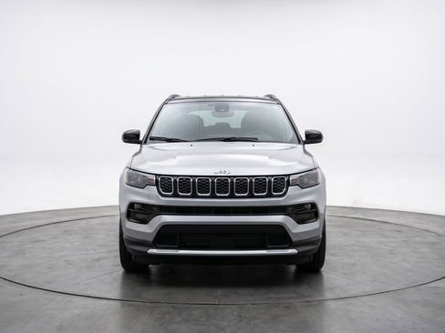 Used 2025 Jeep Compass Limited AWD/4WD image 2