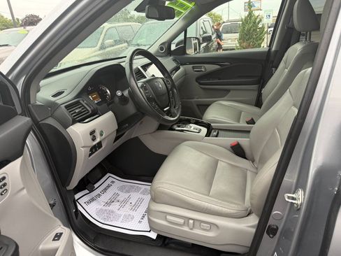 Used 2017 Honda Pilot Touring image 10