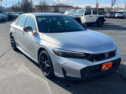 Used 2025 Honda Civic Sport image 4