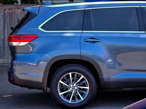 Used 2019 Toyota Highlander XLE AWD/4WD image 10