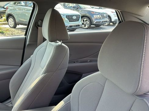 Used 2022 Hyundai Elantra Blue image 25