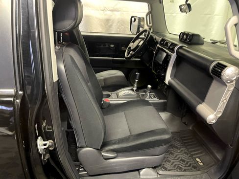 Used 2007 Toyota FJ Cruiser 4WD w/ Upgrade Pkg 2 image 12