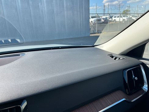 Used 2025 Volvo V60 B5 Cross Country Plus image 35