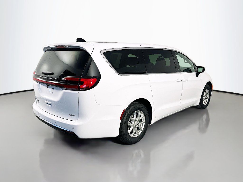 New 2027 Chrysler Pacifica Select w/ Family Tech Group FWD image 7