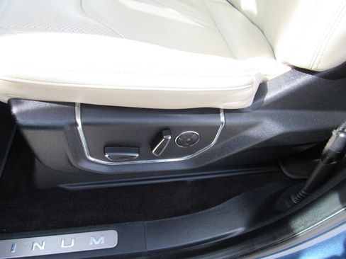 Used 2020 Ford Expedition Platinum image 17