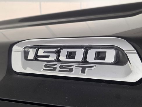 Used 2025 RAM 1500 Laramie AWD/4WD image 9
