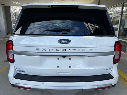 Certified 2024 Ford Expedition Max XLT image 12