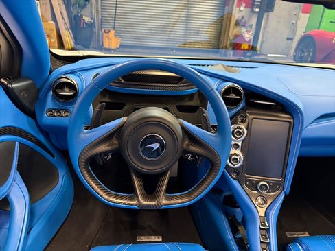 Used 2022 McLaren 720S Performance image 20