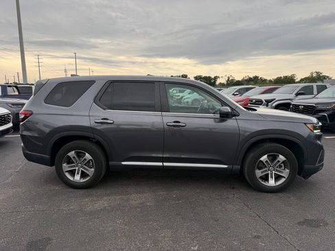 Used 2025 Honda Pilot EX-L image 8