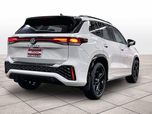 New 2026 Volkswagen Tiguan SE R-Line image 4