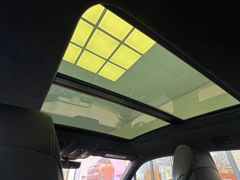 Used 2022 Lamborghini Urus image 17