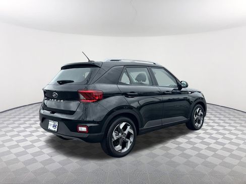 Used 2025 Hyundai Venue SEL FWD image 7