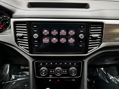Used 2018 Volkswagen Atlas SEL image 23