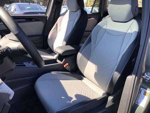 New 2026 Volkswagen Tiguan SE R-Line AWD/4WD image 33