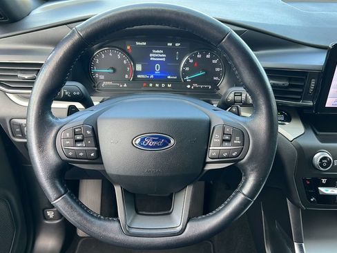 Used 2020 Ford Explorer XLT w/ Equipment Group 202A AWD/4WD image 18