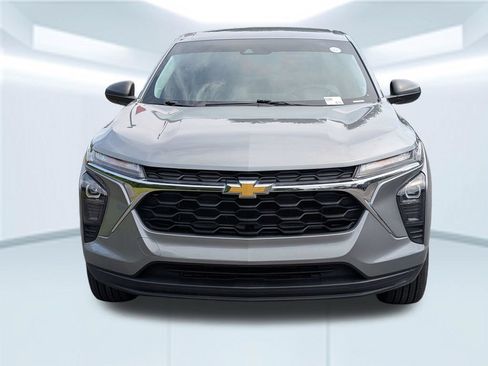 Used 2024 Chevrolet Trax LS w/ Driver Confidence Package FWD image 11