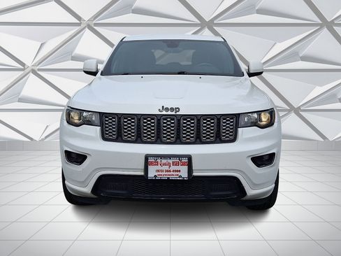 Used 2021 Jeep Grand Cherokee Laredo X AWD/4WD image 3