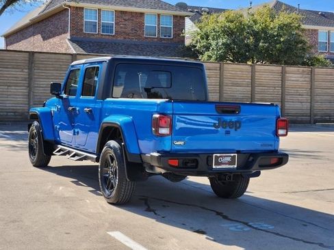 Used 2021 Jeep Gladiator Sport image 3