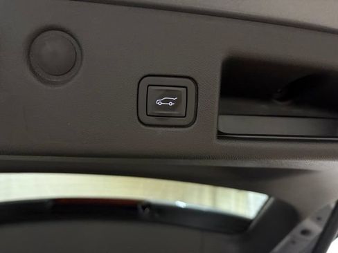 Used 2024 Chevrolet Equinox LT FWD image 11