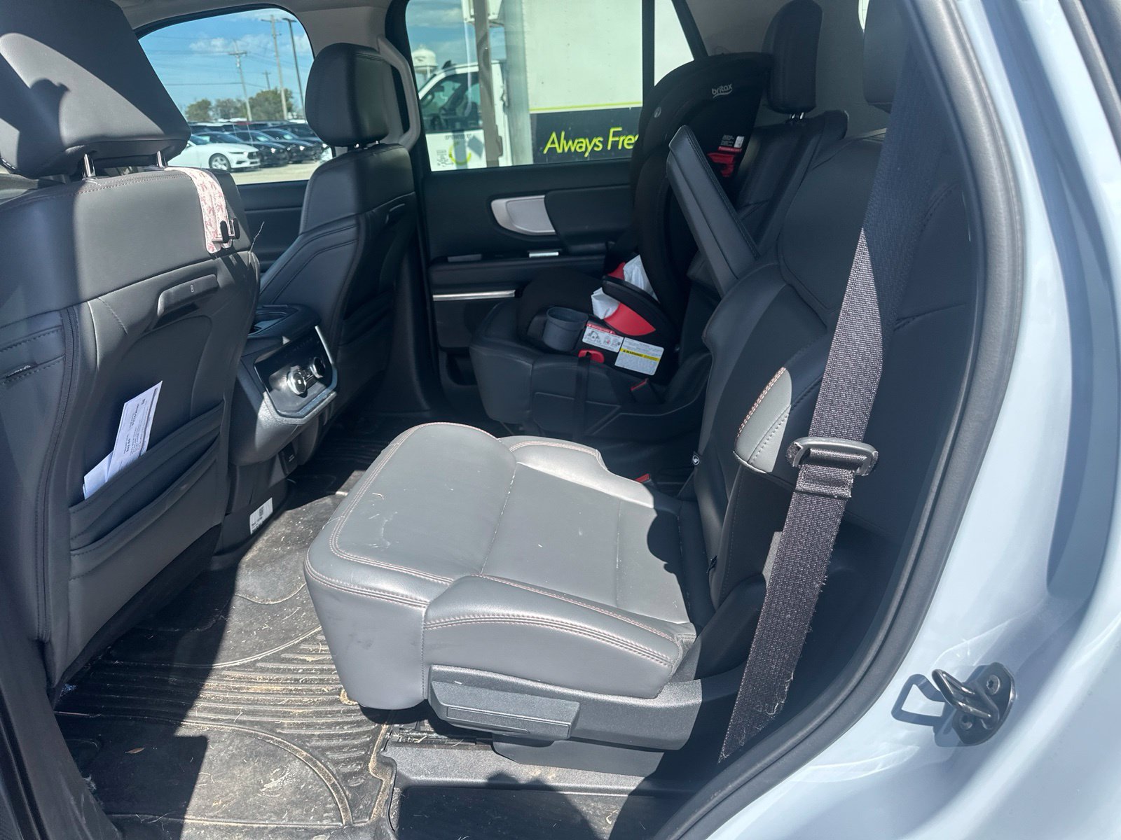 Used 2025 Ford Expedition Active RWD image 7