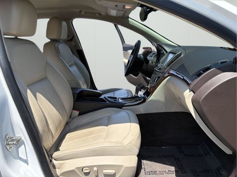 Used 2016 Buick Regal Premium FWD image 12