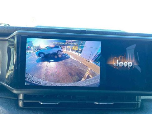 Used 2025 Jeep Wrangler Willys image 14