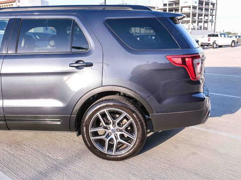 Used 2017 Ford Explorer Sport w/ Equipment Group 401A AWD/4WD image 8