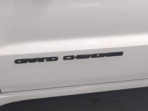 Used 2019 Jeep Grand Cherokee Altitude AWD/4WD image 16
