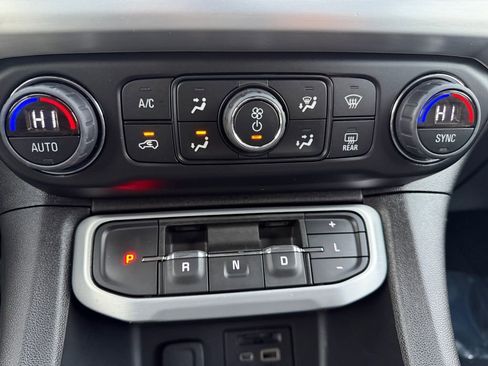 Used 2023 GMC Acadia SLT image 20