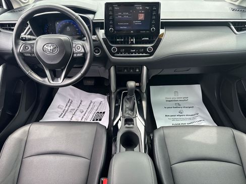 Certified 2022 Toyota Corolla Cross XLE w/ Convenience Package AWD/4WD image 29