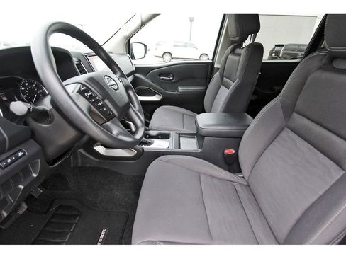 Used 2022 Nissan Frontier SV image 6