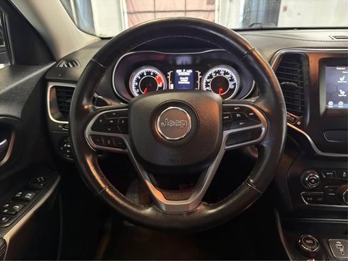 Used 2019 Jeep Cherokee Latitude Plus w/ Cold Weather Group AWD/4WD image 21
