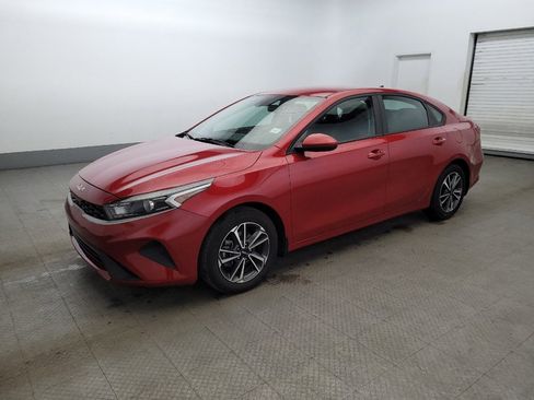 Used 2023 Kia Forte LXS image 2
