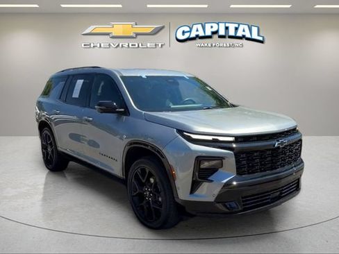 Used 2024 Chevrolet Traverse RS FWD image 7