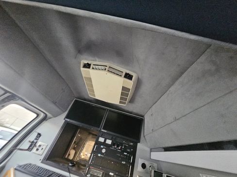 Used 2000 GMC Savana 3500 Extended image 31