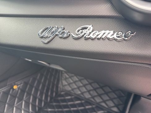 Used 2022 Alfa Romeo Giulia Veloce image 65