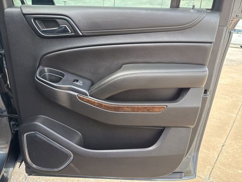 Used 2020 Chevrolet Suburban LT image 31