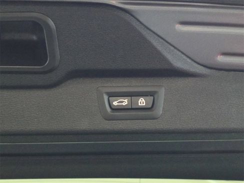 Used 2017 BMW X5 xDrive35d image 16