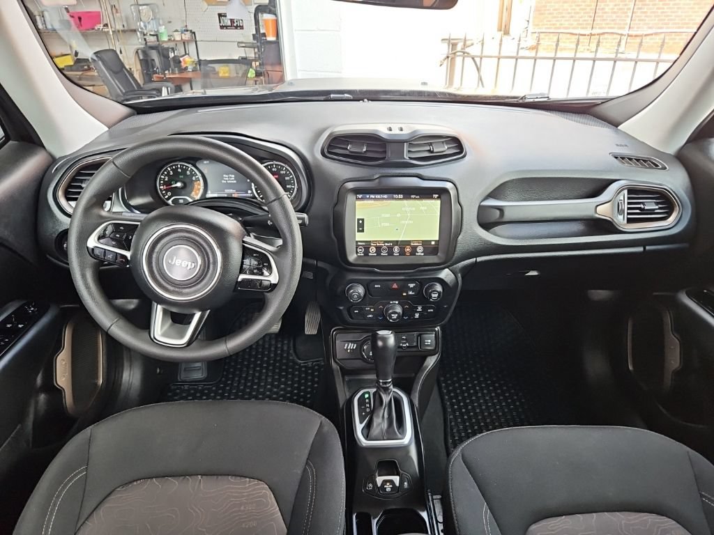 Used 2023 Jeep Renegade Latitude AWD/4WD image 9