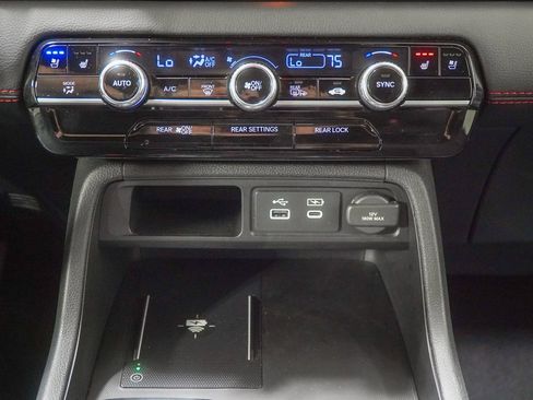 Used 2025 Honda Pilot Black Edition image 39