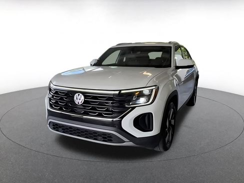 Used 2025 Volkswagen Atlas Cross Sport SE FWD image 6