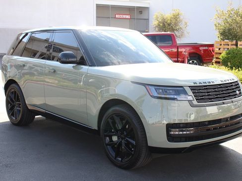 Used 2025 Land Rover Range Rover SE AWD/4WD image 11